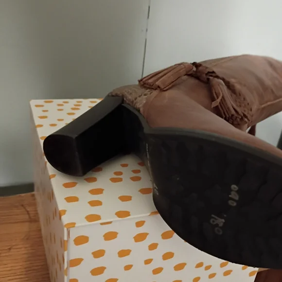 Size 10 Fabianelli Boots & Size 10 Red Charles David Heels - Picture 7 of 11